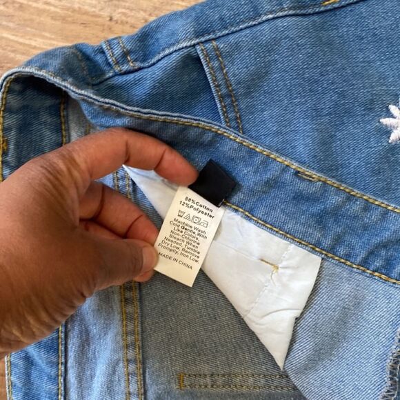 Curve Plus Floral Daisy Embroidered Roll Hem Denim Shorts 3x - Picture 5 of 10